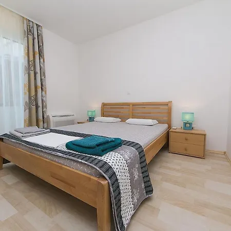 Apartment With A Parking Space Brela, Makarska - 20739 *