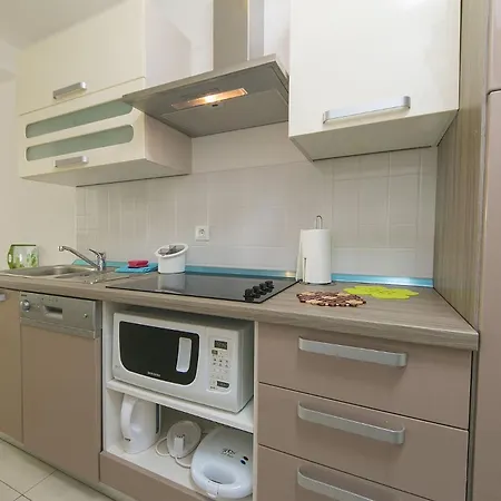 Apartament With Parking Space - Makarska - 20739 Brela