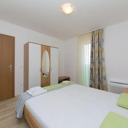 Apartment With A Parking Space Brela, Makarska - 20739