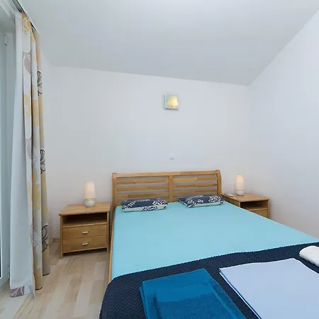 Apartment With A Parking Space Brela, Makarska - 20739 *
