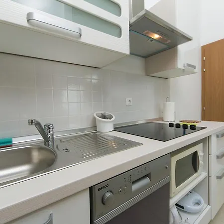 Apartament With Parking Space - Makarska - 20739 Brela